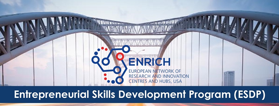 ENRICH Logo vor dem Hintergrund einer modernen Brücke