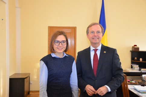 Die ukrainische Bildungsministerin Hanna Novosad und der deutsche Staatssekretär Thomas Rachel