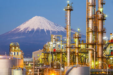 Japan - Fuji mit Fabrik