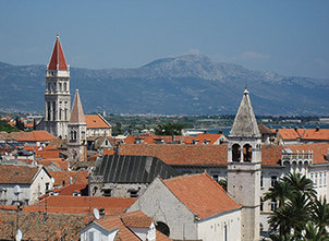 Blick auf eine Stadt von oben